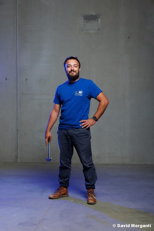 Elliot, artisan couvreur spécialisé dans la restauration de Monuments Historiques.