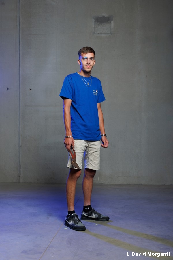 Maxime, couvreur-zingueur qualifié pour les travaux d'ornementation de toiture